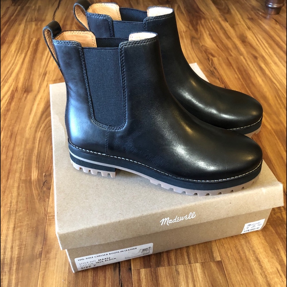 Madewell Chelsea Boots size 7 New in Box